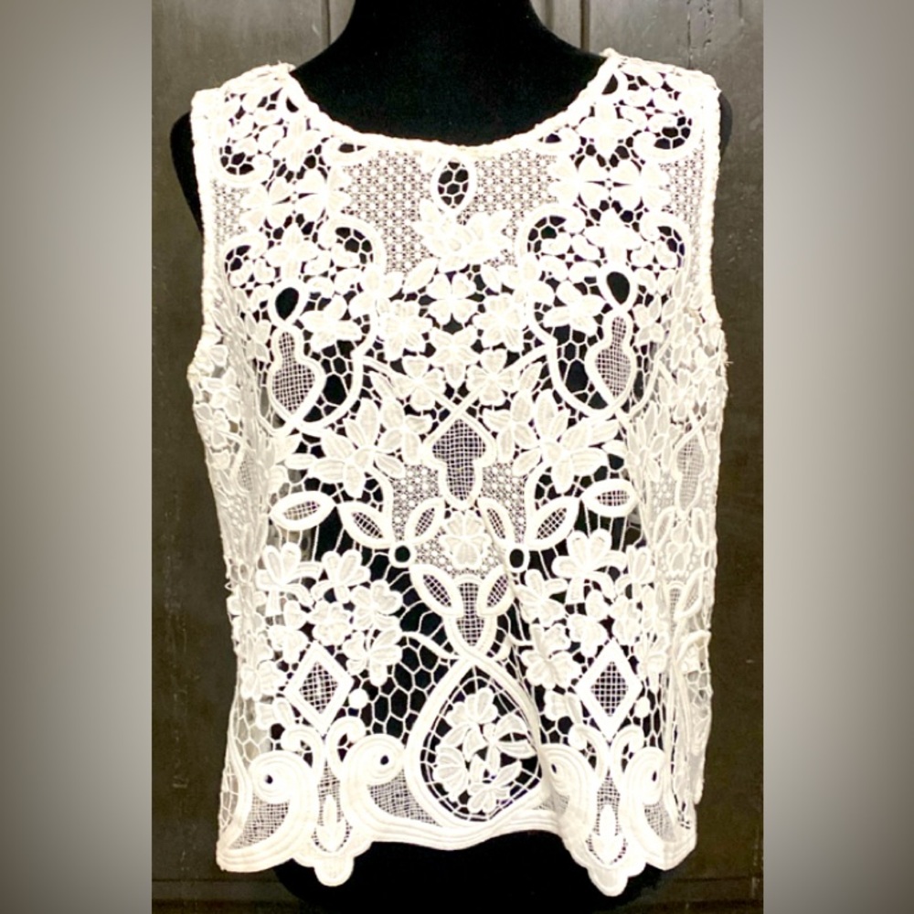 Acemi white lace & crochet tank top - Size Medium